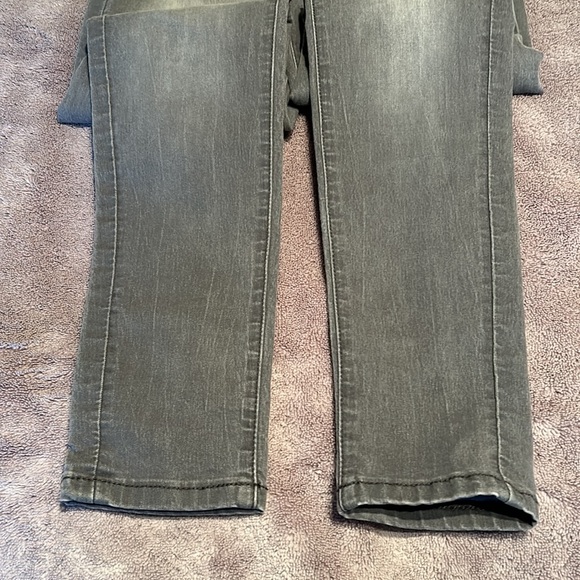 Desigual women’s skinny jeans. Size 28. - Picture 5 of 8